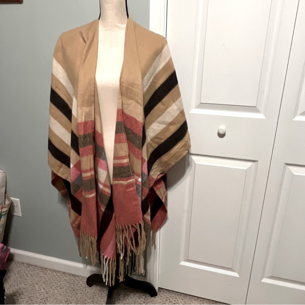 Woolrich Blanket Wrap Scarf Cape Womens One Size Viscose Plaid Tan Red VERY SOFT